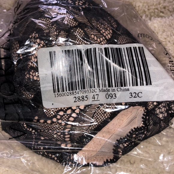 Victoria’s Secret plunge lace bra 32C - Picture 4 of 4